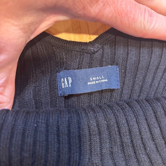 Gap Women's Tank Black V Neck Ruffle Sweater Ribbed Size Small Soft Knitted - Picture 6 of 7